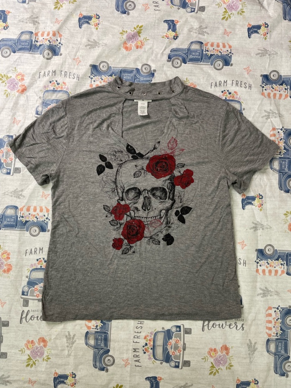 Rebel Society Skull & Rose Riveted Keyhole Graphic Tee – Women’s XL (NWOT) 🌹💀